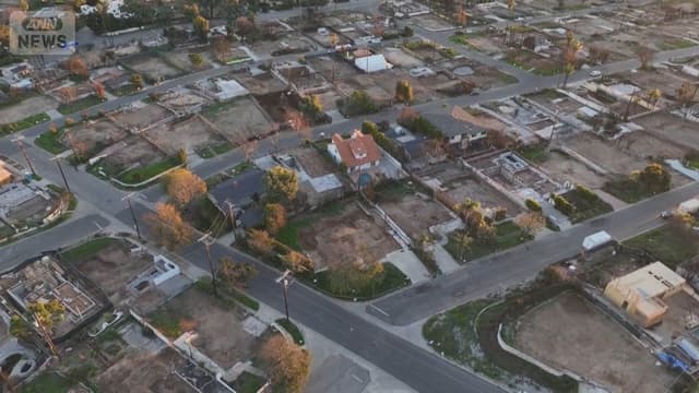 <span class="" word="ロ">ロ</span><span class="" word="サ">サ</span><span class="" word="ン">ン</span><span class="" word="ゼ">ゼ</span><span class="" word="ル">ル</span><span class="" word="ス">ス</span><span class="" word="の">の</span><ruby ><rb><span class="" word="大">大</span></rb><rt>おお</rt></ruby><span class="" word="き">き</span><span class="" word="な">な</span><ruby ><rb><span class="jlpt-n4" word="火事">火事</span></rb><rt>かじ</rt></ruby><span class="" word="か">か</span><span class="" word="ら">ら</span><span class="" word="1">1</span><ruby ><rb><span class="jlpt-n5" word="年">年</span></rb><rt>ねん</rt></ruby><span class="" word="　">　</span><ruby ><rb><span class="" word="多">多</span></rb><rt>おお</rt></ruby><span class="" word="く">く</span><span class="" word="の">の</span><ruby ><rb><span class="jlpt-n5" word="人">人</span></rb><rt>ひと</rt></ruby><span class="" word="が">が</span><span class="jlpt-n5" word="まだ">まだ</span><ruby ><rb><span class="jlpt-n5" word="家">家</span></rb><rt>いえ</rt></ruby><span class="" word="に">に</span><ruby ><rb><span class="" word="帰">帰</span></rb><rt>かえ</rt></ruby><span class="" word="れ">れ</span><span class="" word="な">な</span><span class="" word="い">い</span>