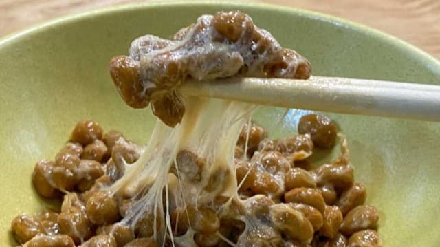 <ruby ><rb><span class="unknown" word="納豆">納豆</span></rb><rt>なっとう</rt></ruby><span class="" word="の">の</span><ruby ><rb><span class="unknown" word="最適">最適</span></rb><rt>さいてき</rt></ruby><span class="" word="な">な</span><ruby ><rb><span class="unknown" word="旬">旬</span></rb><rt>しゅん</rt></ruby><span class="" word="と">と</span><ruby ><rb><span class="jlpt-n3" word="栄養">栄養</span><span class="unknown" word="価">価</span></rb><rt>えいようか</rt></ruby><span class="" word="を">を</span><ruby ><rb><span class="unknown" word="最大限">最大限</span></rb><rt>さいだいげん</rt></ruby><span class="" word="に">に</span><ruby ><rb><span class="" word="引">引</span></rb><rt>ひ</rt></ruby><span class="" word="き">き</span><ruby ><rb><span class="" word="出">出</span></rb><rt>だ</rt></ruby><span class="" word="す">す</span><ruby ><rb><span class="unknown" word="食材">食材</span></rb><rt>しょくざい</rt></ruby><span class="" word="の">の</span><ruby ><rb><span class="" word="組">組</span></rb><rt>く</rt></ruby><span class="" word="み">み</span><ruby ><rb><span class="" word="合">合</span></rb><rt>あ</rt></ruby><span class="" word="わ">わ</span><span class="" word="せ">せ</span>