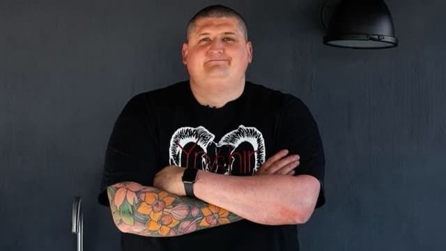 <span class="" word="ミ">ミ</span><span class="" word="シ">シ</span><span class="" word="ュ">ュ</span><span class="" word="ラ">ラ</span><span class="" word="ン">ン</span><ruby ><rb><span class="" word="二">二</span></rb><rt>ふた</rt></ruby><span class="" word="つ">つ</span><ruby ><rb><span class="jlpt-n4" word="星">星</span></rb><rt>ぼし</rt></ruby><span class="jlpt-n5" word="レストラン">レストラン</span><span class="" word="、">、</span><ruby ><rb><span class="jlpt-n1" word="衛生">衛生</span><span class="jlpt-n3" word="検査">検査</span></rb><rt>えいせいけんさ</rt></ruby><span class="" word="で">で</span><ruby ><rb><span class="" word="低">低</span></rb><rt>ひく</rt></ruby><span class="" word="い">い</span><ruby ><rb><span class="jlpt-n3" word="評価">評価</span></rb><rt>ひょうか</rt></ruby><span class="" word="を">を</span><ruby ><rb><span class="" word="受">受</span></rb><rt>う</rt></ruby><span class="" word="け">け</span><span class="" word="る">る</span>