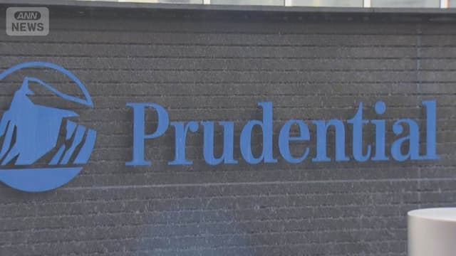 <span class="" word="プ">プ</span><span class="" word="ル">ル</span><span class="" word="デ">デ</span><span class="" word="ン">ン</span><span class="" word="シ">シ</span><span class="" word="ャ">ャ</span><span class="" word="ル">ル</span><ruby ><rb><span class="jlpt-n3" word="生命">生命</span></rb><rt>せいめい</rt></ruby><span class="" word="の">の</span><ruby ><rb><span class="unknown" word="社員">社員</span></rb><rt>しゃいん</rt></ruby><span class="" word="、">、</span><span class="" word="お">お</span><ruby ><rb><span class="" word="金">金</span></rb><rt>かね</rt></ruby><span class="" word="を">を</span><span class="" word="だ">だ</span><span class="" word="ま">ま</span><span class="" word="し">し</span><span class="" word="て">て</span><span class="" word="と">と</span><span class="" word="る">る</span>