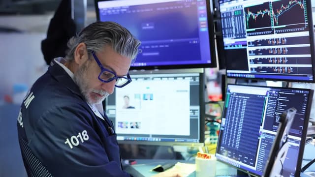 <span class="" word="グ">グ</span><span class="" word="リ">リ</span><span class="" word="ー">ー</span><span class="" word="ン">ン</span><span class="" word="ラ">ラ</span><span class="" word="ン">ン</span><span class="" word="ド">ド</span><span class="" word="を">を</span><ruby ><rb><span class="" word="巡">巡</span></rb><rt>めぐ</rt></ruby><span class="" word="る">る</span><ruby ><rb><span class="unknown" word="米国">米国</span></rb><rt>べいこく</rt></ruby><span class="" word="と">と</span><span class="" word="デ">デ</span><span class="" word="ン">ン</span><span class="" word="マ">マ</span><span class="" word="ー">ー</span><span class="" word="ク">ク</span><span class="" word="の">の</span><ruby ><rb><span class="jlpt-n1" word="対立">対立</span></rb><rt>たいりつ</rt></ruby><ruby ><rb><span class="unknown" word="激化">激化</span></rb><rt>げきか</rt></ruby>