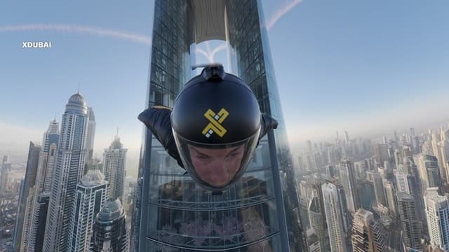 <span class="jlpt-n5" word="とても">とても</span><ruby ><rb><span class="" word="高">高</span></rb><rt>たか</rt></ruby><span class="" word="い">い</span><span class="jlpt-n5" word="ホテル">ホテル</span><span class="" word="で">で</span><span class="" word="ス">ス</span><span class="" word="カ">カ</span><span class="" word="イ">イ</span><span class="" word="ダ">ダ</span><span class="" word="イ">イ</span><span class="" word="バ">バ</span><span class="" word="ー">ー</span><span class="" word="が">が</span><span class="" word="と">と</span><span class="" word="び">び</span><span class="" word="ま">ま</span><span class="" word="し">し</span><span class="" word="た">た</span>