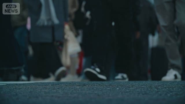 <ruby ><rb><span class="jlpt-n2" word="私立">私立</span></rb><rt>しりつ</rt></ruby><ruby ><rb><span class="jlpt-n5" word="大学">大学</span></rb><rt>だいがく</rt></ruby><span class="" word="の">の</span><ruby ><rb><span class="jlpt-n5" word="学生">学生</span></rb><rt>がくせい</rt></ruby><span class="" word="が">が</span><ruby ><rb><span class="" word="少">少</span></rb><rt>すく</rt></ruby><span class="" word="な">な</span><span class="" word="く">く</span><span class="" word="な">な</span><span class="" word="り">り</span><span class="" word="、">、</span><ruby ><rb><span class="jlpt-n3" word="利益">利益</span></rb><rt>りえき</rt></ruby><span class="" word="が">が</span><ruby ><rb><span class="jlpt-n5" word="半分">半分</span></rb><rt>はんぶん</rt></ruby><span class="" word="に">に</span><span class="" word="な">な</span><span class="" word="り">り</span><span class="" word="ま">ま</span><span class="" word="し">し</span><span class="" word="た">た</span>