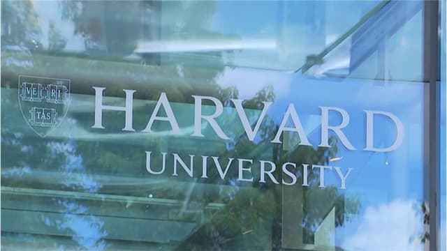 <span class="jlpt-n3" word="トランプ">トランプ</span><ruby ><rb><span class="jlpt-n3" word="大統領">大統領</span></rb><rt>だいとうりょう</rt></ruby><span class="" word="、">、</span><span class="" word="ハ">ハ</span><span class="" word="ー">ー</span><span class="" word="バ">バ</span><span class="" word="ー">ー</span><span class="" word="ド">ド</span><ruby ><rb><span class="jlpt-n5" word="大学">大学</span></rb><rt>だいがく</rt></ruby><span class="" word="に">に</span><span class="" word="お">お</span><ruby ><rb><span class="" word="金">金</span></rb><rt>かね</rt></ruby><span class="" word="を">を</span><span class="" word="も">も</span><span class="" word="と">と</span><span class="" word="め">め</span><span class="" word="る">る</span>