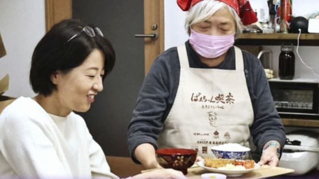 <span class="jlpt-n3" word="お">お</span><span class="" word="ば">ば</span><span class="" word="あ">あ</span><span class="" word="ち">ち</span><span class="" word="ゃ">ゃ</span><span class="" word="ん">ん</span><span class="" word="の">の</span><ruby><rb><span class="jlpt-n3" word="知恵">知恵</span></rb><rt>ちえ</rt></ruby><span class="" word="で">で</span><ruby><rb><span class="jlpt-n3" word="地域">地域</span></rb><rt>ちいき</rt></ruby><span class="" word="を">を</span><ruby><rb><span class="jlpt-n5" word="元気">元気</span></rb><rt>げんき</rt></ruby><span class="" word="に">に</span><span class="" word="す">す</span><span class="" word="る">る</span><ruby><rb><span class="jlpt-n5" word="仕事">仕事</span></rb><rt>しごと</rt></ruby>