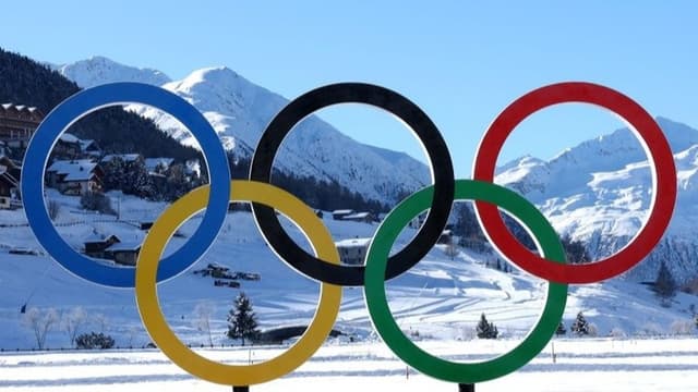 <ruby><rb><span class="unknown" word="米国">米国</span></rb><rt>べいこく</rt></ruby><span class="" word="の">の</span><ruby><rb><span class="jlpt-n3" word="選手">選手</span></rb><rt>せんしゅ</rt></ruby><ruby><rb><span class="jlpt-n1" word="施設">施設</span></rb><rt>しせつ</rt></ruby><span class="" word="の">の</span><ruby><rb><span class="jlpt-n5" word="名前">名前</span></rb><rt>なまえ</rt></ruby><span class="" word="、">、</span><span class="" word="「">「</span><span class="" word="ア">ア</span><span class="" word="イ">イ</span><span class="" word="ス">ス</span><span class="" word="」">」</span><span class="" word="か">か</span><span class="" word="ら">ら</span><span class="" word="「">「</span><span class="" word="ウ">ウ</span><span class="" word="ィ">ィ</span><span class="" word="ン">ン</span><span class="" word="タ">タ</span><span class="" word="ー">ー</span><span class="" word="」">」</span><span class="" word="に">に</span>