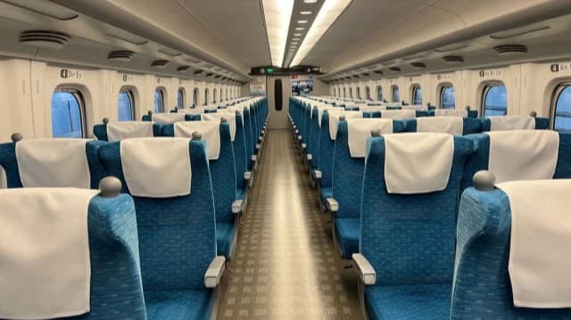 新幹線で通路側に座る人はマナーが悪いですか？