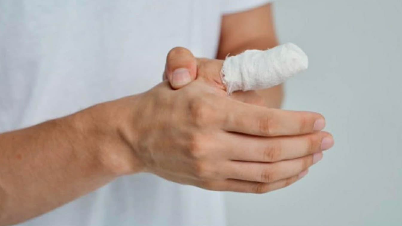 鹿児島市の病院、けがをした高齢の患者にお金をはらうことをきめる