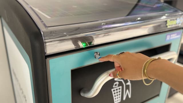 <ruby><rb><span class="unknown" word="秋葉原">秋葉原</span></rb><rt>あきはばら</rt></ruby><span class="" word="に">に</span><ruby><rb><span class="" word="新">新</span></rb><rt>あたら</rt></ruby><span class="" word="し">し</span><span class="" word="い">い</span><span class="jlpt-n2" word="スマート">スマート</span><span class="" word="ご">ご</span><span class="" word="み">み</span><ruby><rb><span class="" word="箱">箱</span></rb><rt>ばこ</rt></ruby><span class="" word="が">が</span><ruby><rb><span class="jlpt-n1" word="設置">設置</span></rb><rt>せっち</rt></ruby><span class="" word="さ">さ</span><span class="" word="れ">れ</span><span class="" word="ま">ま</span><span class="" word="す">す</span>