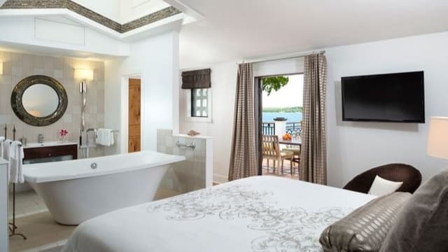 <span class="" word="ホ">ホ</span><span class="" word="テ">テ</span><span class="" word="ル">ル</span><span class="" word="バ">バ</span><span class="" word="ス">ス</span><span class="" word="ル">ル</span><span class="" word="ー">ー</span><span class="" word="ム">ム</span><span class="" word="の">の</span><ruby ><rb><span class="" word="プ">プ</span><span class="" word="ラ">ラ</span><span class="" word="イ">イ</span><span class="" word="バ">バ</span><span class="" word="シ">シ</span><span class="" word="ー">ー</span></rb><rt>プライバシー</rt></ruby><ruby ><rb><span class="jlpt-n5" word="問題">問題</span></rb><rt>もんだい</rt></ruby><span class="" word="を">を</span><span class="" word="め">め</span><span class="" word="ぐ">ぐ</span><span class="" word="っ">っ</span><span class="" word="て">て</span>