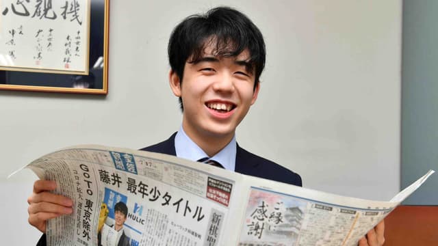 <ruby ><rb><span class="unknown" word="藤井">藤井</span></rb><rt>ふじい</rt></ruby><ruby ><rb><span class="unknown" word="聡">聡</span><span class="unknown" word="太">太</span></rb><rt>そうた</rt></ruby><span class="jlpt-n1" word="さん">さん</span><span class="" word="、">、</span><span class="" word="4">4</span><ruby ><rb><span class="jlpt-n5" word="年">年</span></rb><rt>ねん</rt></ruby><span class="" word="つ">つ</span><span class="" word="づ">づ</span><span class="" word="け">け</span><span class="" word="て">て</span><ruby ><rb><span class="jlpt-n3" word="一番">一番</span></rb><rt>いちばん</rt></ruby><ruby ><rb><span class="jlpt-n5" word="お金">お金</span></rb><rt>おかね</rt></ruby><span class="" word="を">を</span><span class="" word="も">も</span><span class="" word="ら">ら</span><span class="" word="う">う</span>