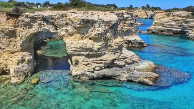 <span class="" word="イ">イ</span><span class="" word="タ">タ</span><span class="" word="リ">リ</span><span class="" word="ア">ア</span><span class="" word="の">の</span><ruby ><rb><span class="jlpt-n5" word="有名">有名</span></rb><rt>ゆうめい</rt></ruby><span class="" word="な">な</span><ruby ><rb><span class="jlpt-n3" word="恋人">恋人</span></rb><rt>こいびと</rt></ruby><span class="" word="の">の</span><span class="" word="ア">ア</span><span class="" word="ー">ー</span><span class="" word="チ">チ</span><span class="" word="、">、</span><span class="" word="バ">バ</span><span class="" word="レ">レ</span><span class="" word="ン">ン</span><span class="" word="タ">タ</span><span class="" word="イ">イ</span><span class="" word="ン">ン</span><span class="" word="デ">デ</span><span class="" word="ー">ー</span><span class="" word="に">に</span><ruby ><rb><span class="" word="壊">壊</span></rb><rt>こわ</rt></ruby><span class="" word="れ">れ</span><span class="" word="る">る</span>