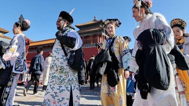 <ruby ><rb><span class="unknown" word="異">異</span><span class="jlpt-n4" word="文化">文化</span></rb><rt>いぶんか</rt></ruby><ruby ><rb><span class="unknown" word="流入">流入</span></rb><rt>りゅうにゅう</rt></ruby><span class="" word="と">と</span><span class="" word="ア">ア</span><span class="" word="イ">イ</span><span class="" word="デ">デ</span><span class="" word="ン">ン</span><span class="" word="テ">テ</span><span class="" word="ィ">ィ</span><span class="" word="テ">テ</span><span class="" word="ィ">ィ</span><span class="" word="ー">ー</span><span class="" word="の">の</span><ruby ><rb><span class="jlpt-n1" word="再">再</span><span class="unknown" word="構築">構築</span></rb><rt>さいこうちく</rt></ruby>