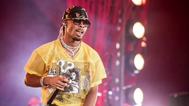 <span class="jlpt-n4" word="アメリカ">アメリカ</span><span class="" word="で">で</span><ruby ><rb><span class="" word="1">1</span><span class="" word="4">4</span><span class="jlpt-n1" word="歳">歳</span></rb><rt>じゅうよんさい</rt></ruby><span class="" word="の">の</span><ruby ><rb><span class="jlpt-n3" word="少女">少女</span></rb><rt>しょうじょ</rt></ruby><span class="" word="が">が</span><ruby ><rb><span class="unknown" word="殺害">殺害</span></rb><rt>さつがい</rt></ruby><span class="" word="さ">さ</span><span class="" word="れ">れ</span><span class="" word="た">た</span><ruby ><rb><span class="jlpt-n3" word="事件">事件</span></rb><rt>じけん</rt></ruby><span class="" word="と">と</span><ruby ><rb><span class="jlpt-n3" word="歌手">歌手</span></rb><rt>かしゅ</rt></ruby><span class="" word="d">d</span><span class="" word="4">4</span><span class="" word="v">v</span><span class="" word="d">d</span><span class="" word="の">の</span><ruby ><rb><span class="jlpt-n4" word="関係">関係</span></rb><rt>かんけい</rt></ruby>