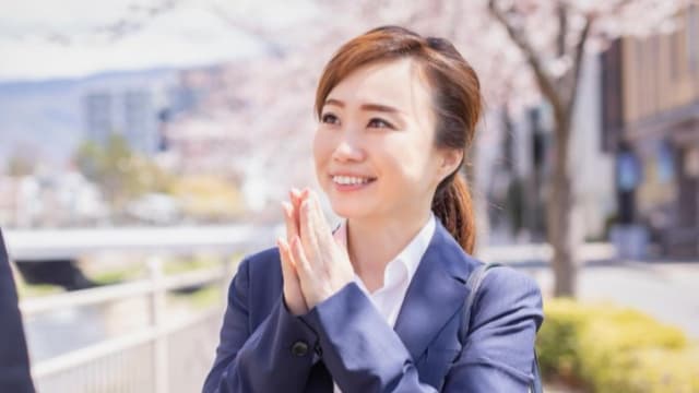 <ruby ><rb><span class="unknown" word="日本語">日本語</span></rb><rt>にほんご</rt></ruby><span class="" word="に">に</span><span class="" word="お">お</span><span class="" word="け">け</span><span class="" word="る">る</span><span class="" word="「">「</span><span class="jlpt-n3" word="すみません">すみません</span><span class="" word="」">」</span><span class="" word="の">の</span><ruby ><rb><span class="unknown" word="多義">多義</span><span class="jlpt-n3" word="性">性</span></rb><rt>たぎせい</rt></ruby><span class="" word="と">と</span><ruby ><rb><span class="jlpt-n4" word="社会">社会</span><span class="jlpt-n1" word="的">的</span></rb><rt>しゃかいてき</rt></ruby><ruby ><rb><span class="jlpt-n3" word="機能">機能</span></rb><rt>きのう</rt></ruby>