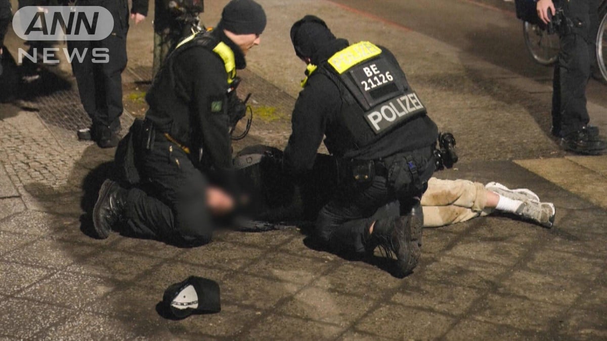 容疑者確保の瞬間　独「ホロコースト記念碑」で観光客刺される