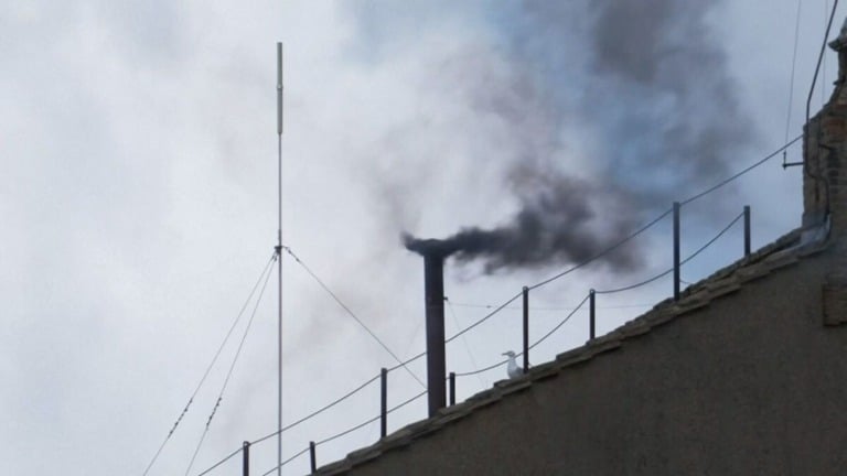 バチカンで新しい教皇はまだ決まりません