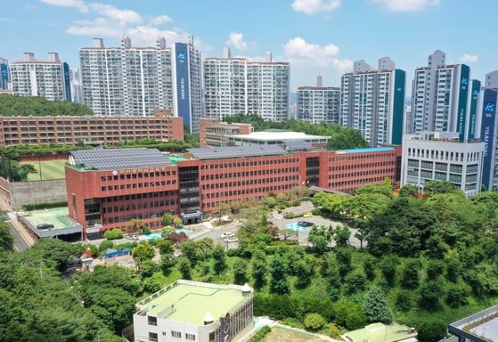 韓国の小学校で男の子が女性教師をたたく事件