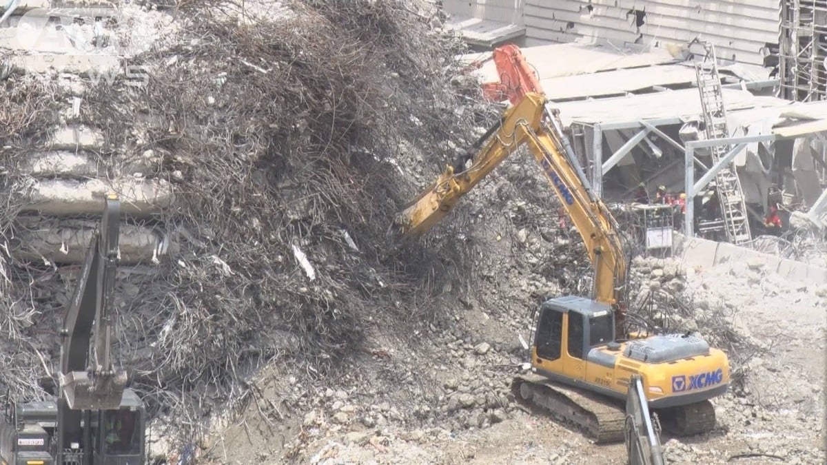 ミャンマーの地震でタイのビルがたおれる　中国の会社の人15人がつかまる