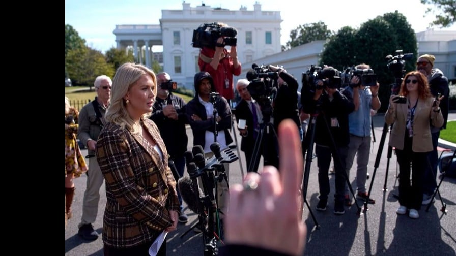 アメリカでたくさんの政府の人が仕事をやめるかもしれません