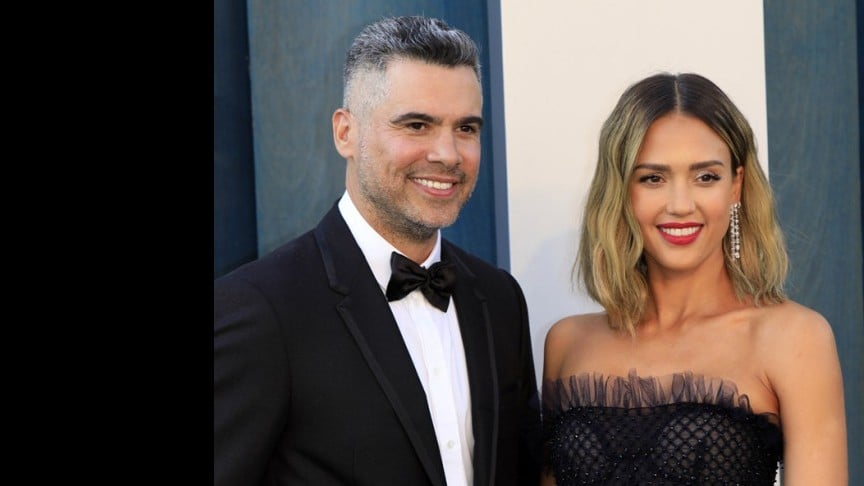 ジェシカ・アルバさん、元夫と娘のテニスの試合で会う