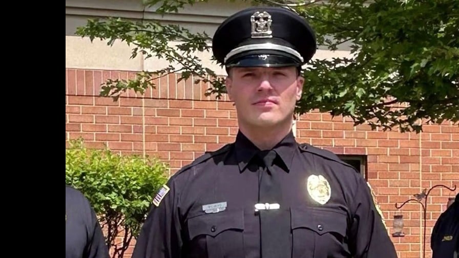 アメリカで不法に住んでいた警察官が逮捕されました