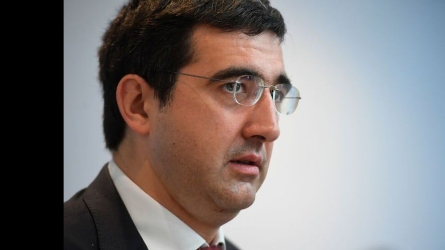 チェスの元チャンピオン、いじめのうたがいで調べられる