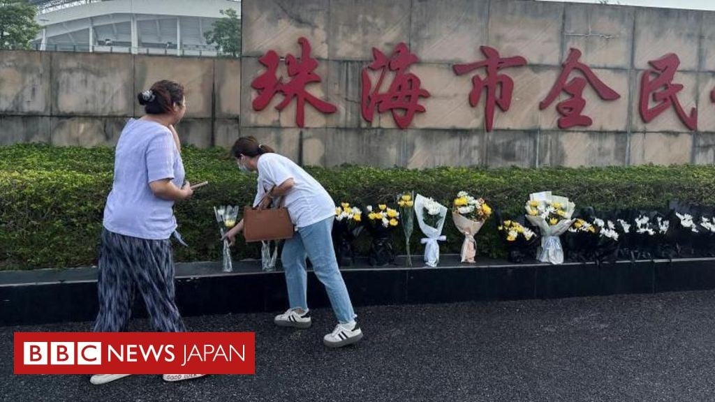 中国の小学校の近くで車が人をはねる