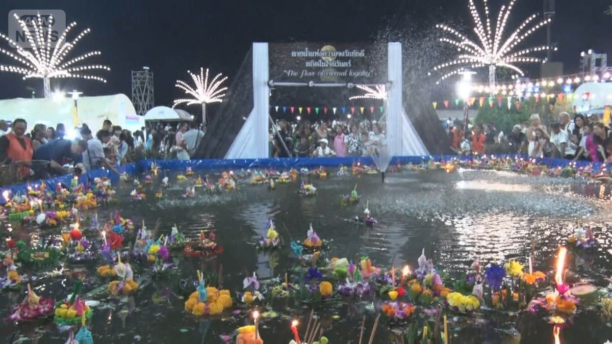 タイのロイクラトン祭り、王太后の死でしずかに行われる