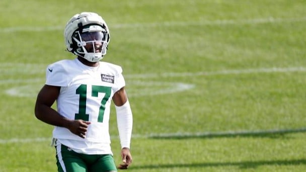 NFLの選手がニューヨークでうたれる