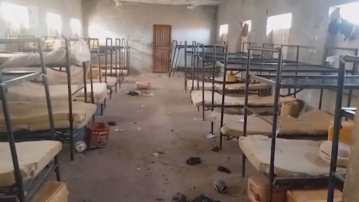 ナイジェリアの学校で女の子25人がさらわれる