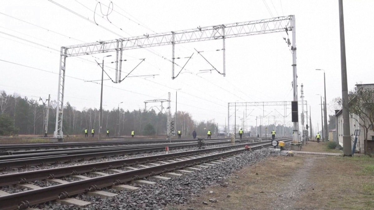 ポーランド、線路を守るために1万人の兵士を出します