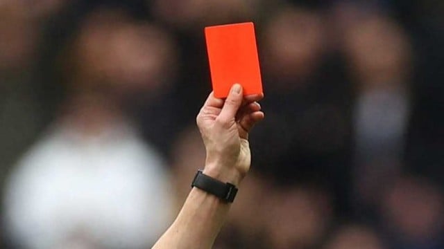 ボリビアのサッカーの試合で17人が退場、警察も来た大きなけんか