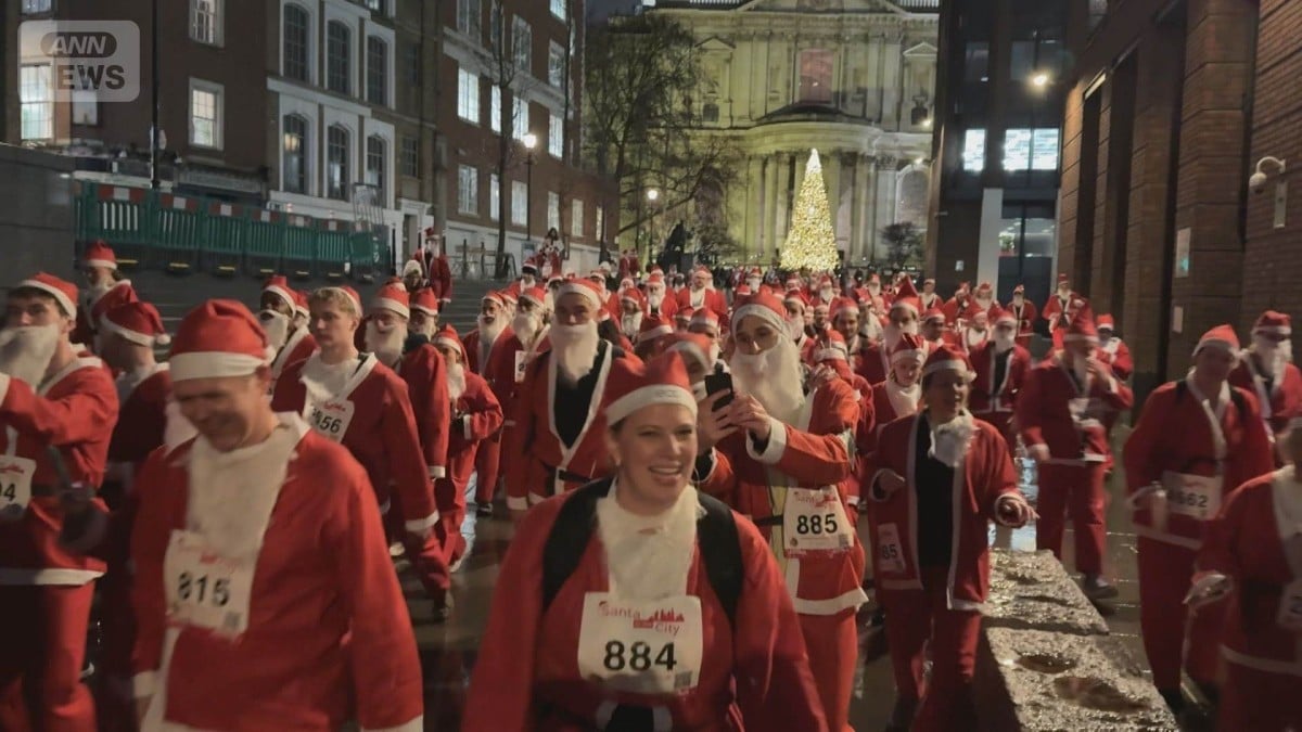 ロンドンでたくさんのサンタが走るチャリティーイベント