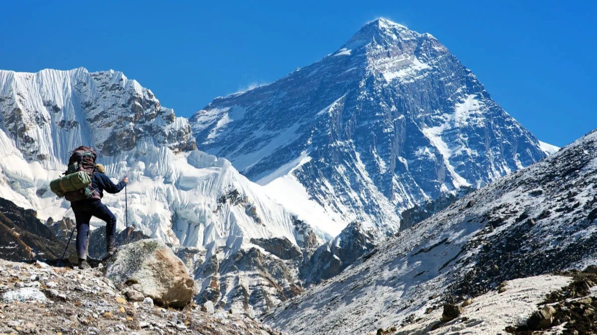 エベレストの過剰観光対策としての新政策