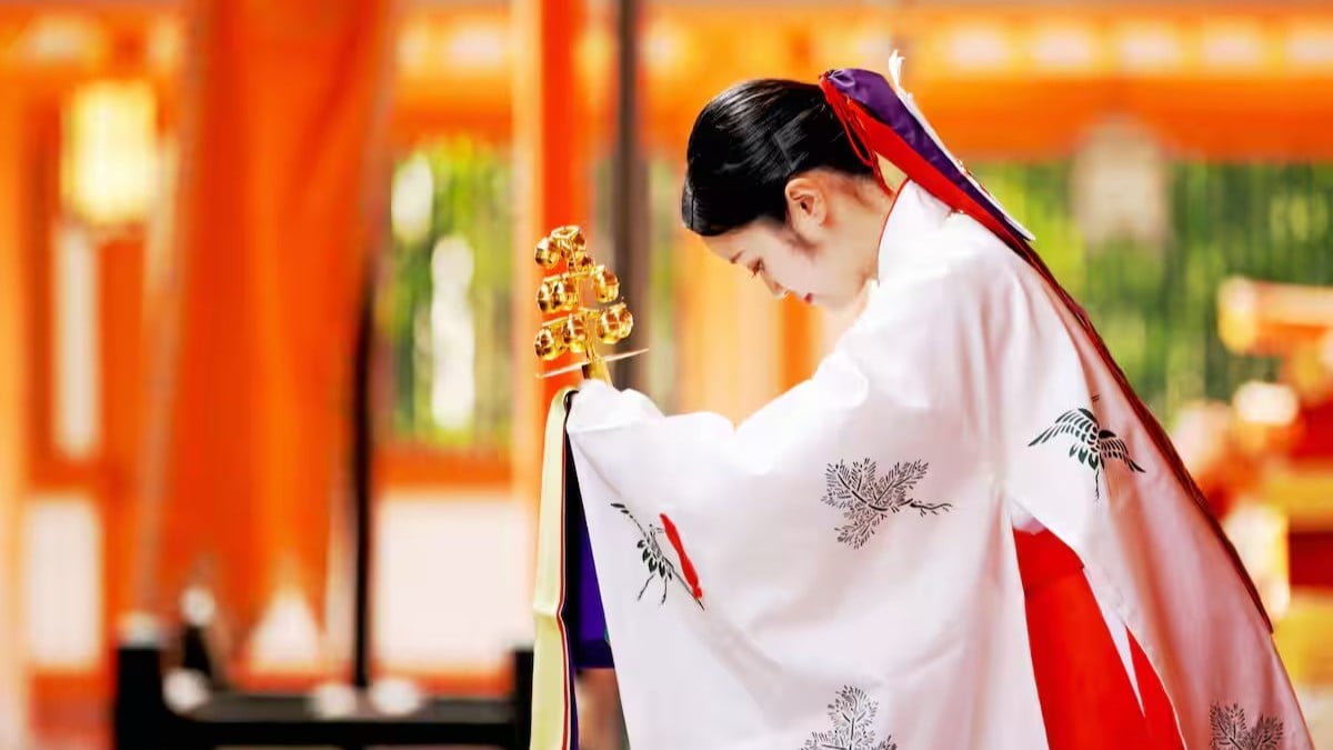 なぜ若い人は寒くても巫女の仕事をしますか