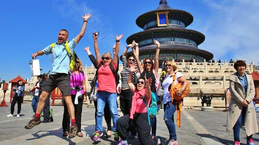 中国の会社が旅行の会社をしらべます