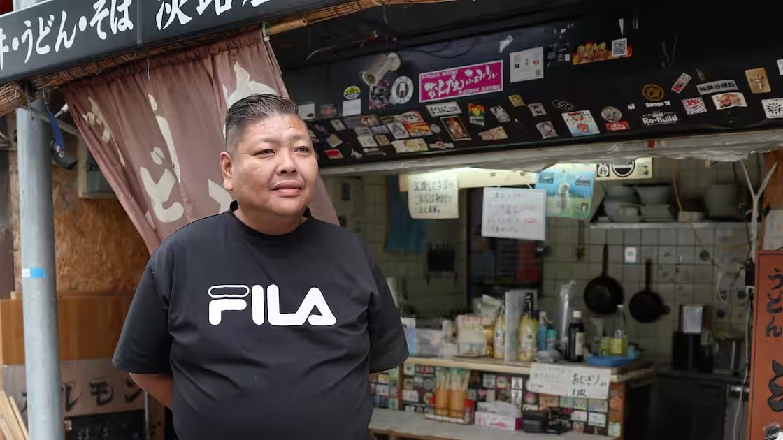 西成のうどんやさん、みんなに無料でうどんをあげます