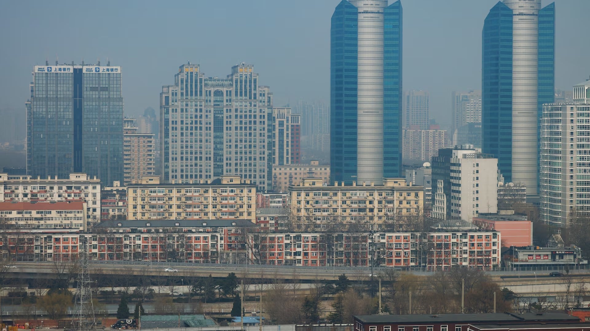 中国　2026年のけいざいもくひょうをさげる